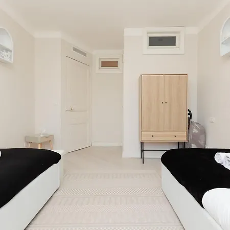 Perrissol Yourhosthelper * カンヌ