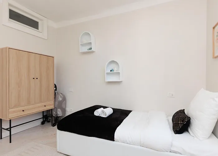 Perrissol Yourhosthelper *